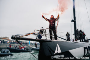 Llegada del Japonés Kojiro Shiraishi &#8211; Vendée Globe