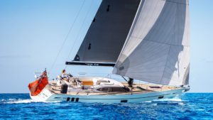 Oyster 495, el superyate más pequeño de la flota de Oyster Yachts, gana premio Yate Europeo del Año en la categoría de crucero de Lujo