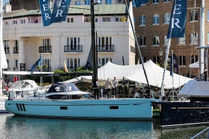 ¡Descubre el glamur de la navegación en «London Luxury Afloat»! &#x26f5;