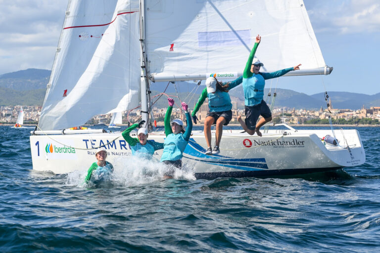 El Balearia celebra la victoria en casa. Foto: RFEV | Torveo
